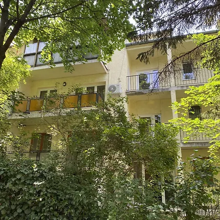 Apartment Gold