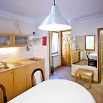 Gold Apartment *