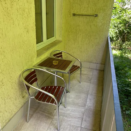 Gold Apartment *